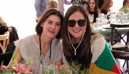  Paulina Vivanco y Cecilia Padrón.