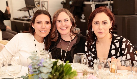  Isabel Elizondo, Ariadni Stavros y Sandra Aldrete.