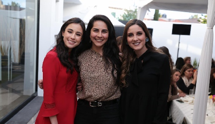  Tere Mancilla, Claudia Estrada y Miriam Díaz Infante.