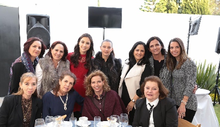  Liliana y Bárbara Meade, Teté Mancilla, Karina, Marcela, Gabriela, Marymar Meade, Mercedes Hunter, Cuata, Gaby y Rosario Meade.