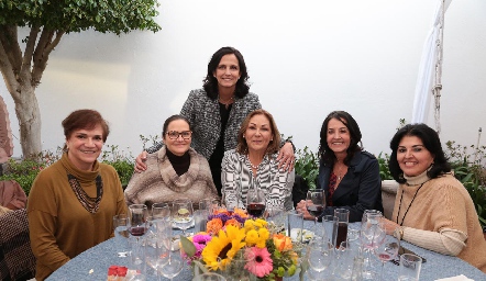  Maru Tova, Mary Meade, Gaby Meade, Rocío Fernández, Alma Rosa Orozco y Diana Romo.