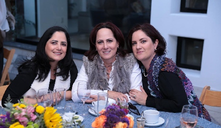 Marcela, Bárbara y Liliana Meade.