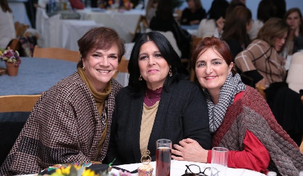  Maru Tova, Laura Márquez y Rocío Delgado.