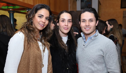  Fernanda, Ximena y Agustín Castillo López.