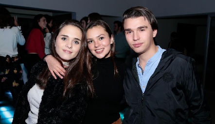  Emilia Meade, Renata Acevedo y Eduardo Siller.