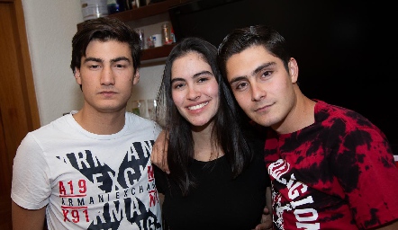  Santiago Figueroa, Leticia Maawad y Christian Faz.
