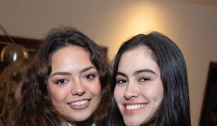 Nayive Pérez y Leticia Maawad.