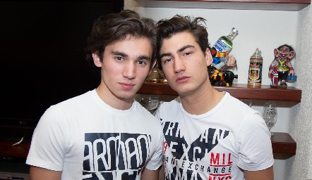  Rodrigo Zamorano y Santiago Figueroa.