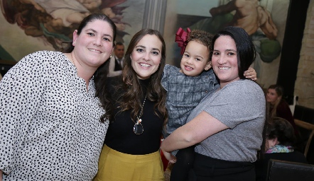  Amalia Rojas, Laura Matienzo, Isabel y Ana Isabel Rojas.