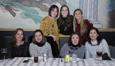  Laura Valle, Laura Matienzo, Marcela Zacarías, Patricia Gaviño, Sofía Valle, Claudia Valle y Marcela Valle.