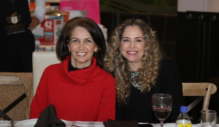  Claudia Canales y Gaby Serment.