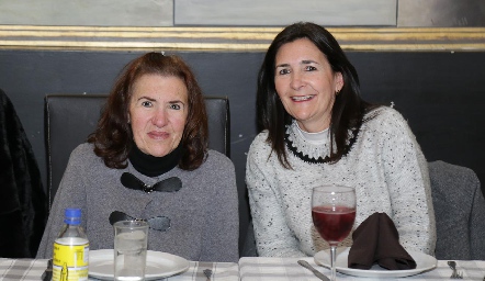  Claudia y Marcela Valle.