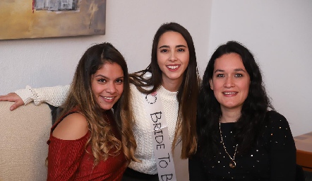  Alejandra Lomelí, Lorena Cuadra y Gaby Aguirre.