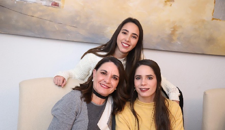  Lupita Bárcena, Lorena Cuadra y Guada Álvarez Bárcena.