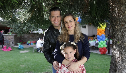  Sergio Zapata, Marcela Torres y Alexia.