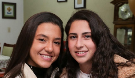  Viviana Martínez y María José Téllez.