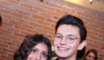 Sofi Esparza y Alfredo Torres.