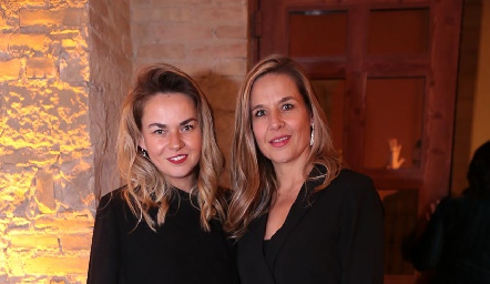  Montse y Marcela Torres Labastida.