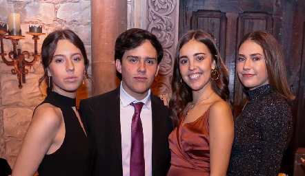  María José San Miguel, Humberto Rodríguez, Patricia San Miguel e Inés López Macolo.