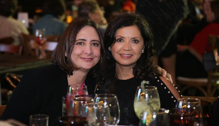   Mariana Calvillo y Martha Carrillo.