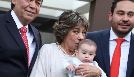  Tatina Rodríguez con su nieto Ángel.