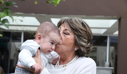  Tatina Rodríguez con su nieto Ángel.