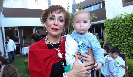  Beatriz Dauajare con su nieto Daniel.
