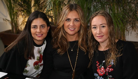 Rocío Ortuño, Bety Villegas y Maru Muñiz.