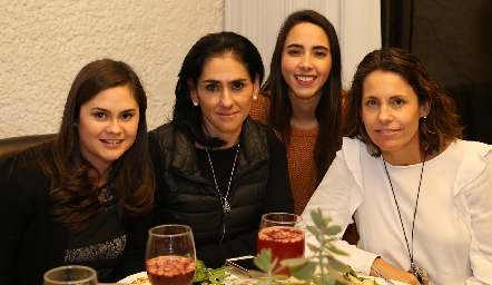 Fernanda Álvarez, Janet Dávalos, Lorena Cuadra y  Ale Allende.