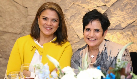  Daniela Castañón y Tita García.