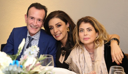  José Martín Alba, Mayela Suárez y Claudia Anaya.