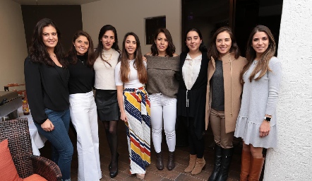  Lore con sus amigas.
