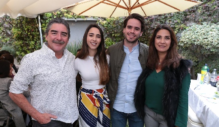  Manuel Álvarez, Lore Cuadra, Eduardo Álvarez y Lourdes Velázquez.