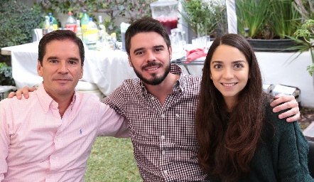 Miguel, Miguel y Sofía Álvarez.