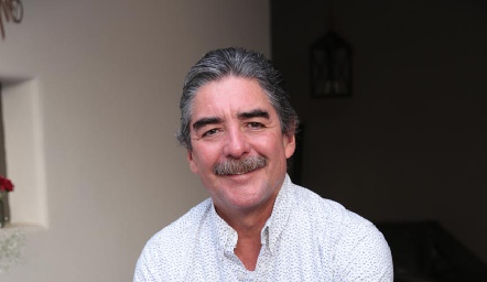 Manuel Álvarez y Lourdes Velázquez, anfitriones de la despedida de solteros.
