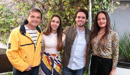  Alex Álvarez, Lorena Cuadra, Eduardo Álvarez y Gaby López.
