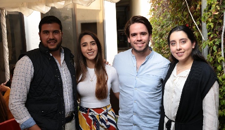  Con los futuros esposos.