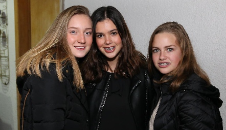  Caro Duque, Ánika Lozano y Katia Raitarski.