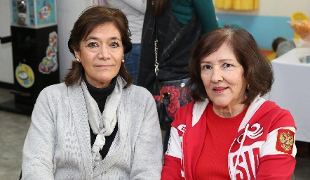  Emma Romo y Ángeles Guerra.