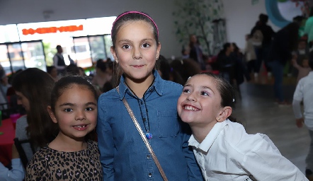  Sofía, Constanza y María.