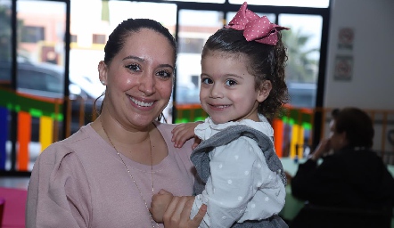  Jacqueline Villalba y María Julia.