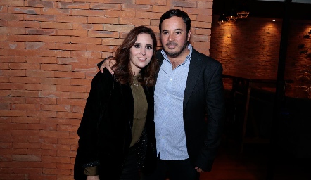  Ana Luisa con su esposo, Alejandro Stevens.
