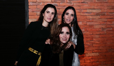 Lourdes Orozco, Ana Elena Meade y Ana Luisa Díaz de León.