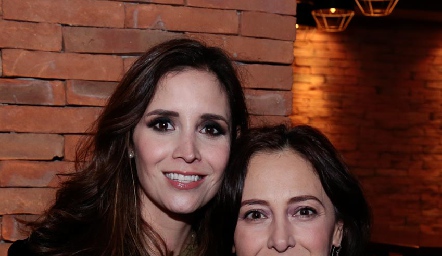  Ana Luisa Díaz de León y Sandra Aldrete.