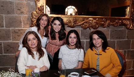  Mónica Gaviño, Adri de la Maza, Patricia Gaviño de Gómez, Maribel Lozano y Claudia Canales.