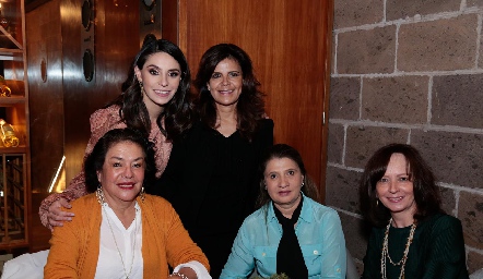 Adri de la Maza, Paty Silos, Mónica Silos, María González y Becky Molina.