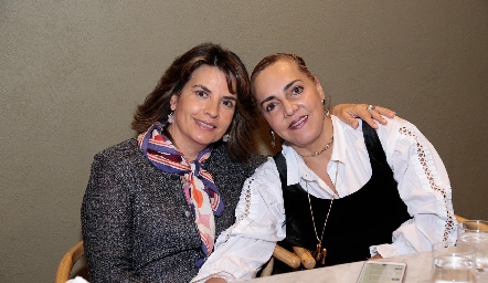  Marisa Mercado de Tobías y Mimí Hinojosa de Tobías.