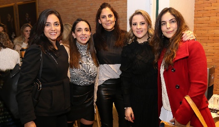 Luz Marcela Pérez, Gaby Camacho, Eli Morales, Isabela Morales y Marce Conde.