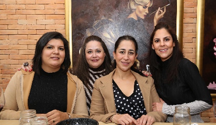  Berenice Villagómez, Jacqueline Leautaud, Adriana Teniente y Eli Morales.
