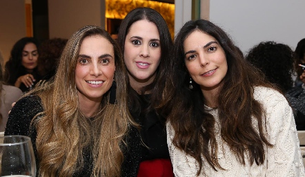   Lucía Galarza , Alina Acebo y Marce Conde.